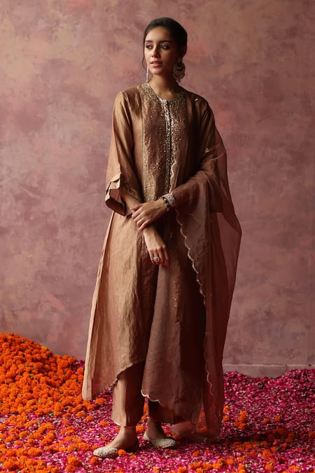 Begum Gold Kurta Zari Silk Embroidered Sequin And Gota Work Paakizah Set 