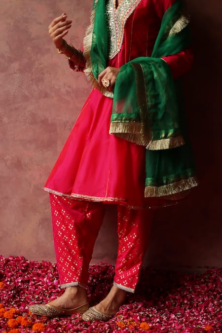 Shop Begum Pink Silk, Brocade, Organza Sequins, Cut Work V-neck Rumi Kurta Pant Set Online at Aza Fashions Shop_Begum_Pink Silk, Brocade, Organza Sequins, Cut Work V-neck Rumi Kurta Pant Set _Online_at_Aza_Fashions