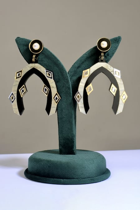 Prachi Gupta The Alabaster Geometric Pattern Earrings 