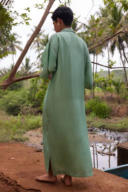 Shop Twinkle Hanspal Green Silk Collared Alesso Kaftan at Aza Fashions Shop_Twinkle Hanspal_Green Silk Collared Alesso Kaftan_at_Aza_Fashions