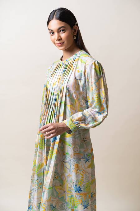 Sutrabysweta_Blue Dola Silk Printed Floral Round Collar Kurta And Pant Set _at_Aza_Fashions