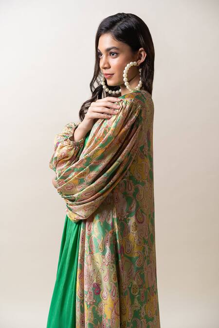 Sutrabysweta Green Dola Silk Printed Paisley Gown V Neck And Cape Set at Aza Fashions Sutrabysweta_Green Dola Silk Printed Paisley Gown V Neck And Cape Set _at_Aza_Fashions