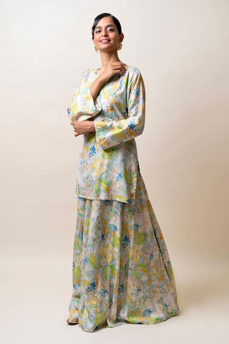 Shop_Sutrabysweta_Green Dola Silk Printed Floral Notched Neck Kurta Sharara Set _at_Aza_Fashions