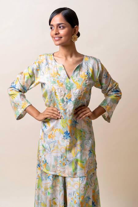 Buy_Sutrabysweta_Green Dola Silk Printed Floral Notched Neck Kurta Sharara Set _Online_at_Aza_Fashions