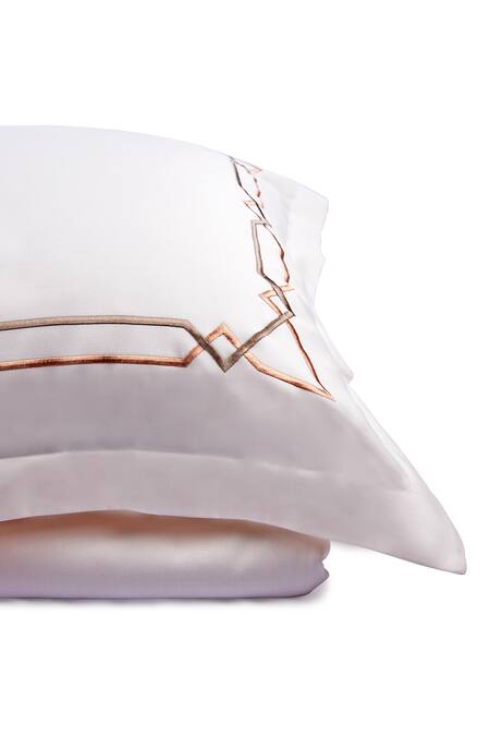 Shop Veda Homes Cream 100% Cotton Mountatin Trail Geometric Pattern Bed Sheet Set at Aza Fashions Shop_Veda Homes_Cream 100% Cotton Mountatin Trail Geometric Pattern Bed Sheet Set_at_Aza_Fashions