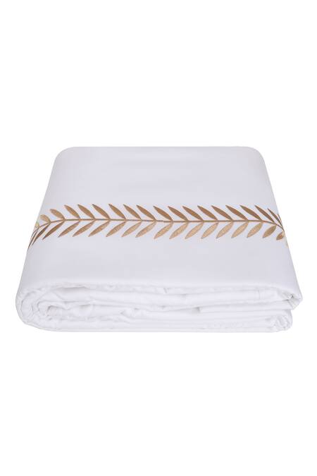 Shop Veda Homes White 100% Cotton Thread Work Spring Embroidered Duvet Cover - Single Pc at Aza Fashions Shop_Veda Homes_White 100% Cotton Thread Work Spring Embroidered Duvet Cover - Single Pc_at_Aza_Fashions