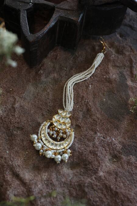 Shop Paisley Pop Gold Plated Kundan And Pearls Embellished Maangtikka at Aza Fashions Shop_Paisley Pop_Gold Plated Kundan And Pearls Embellished Maangtikka _at_Aza_Fashions