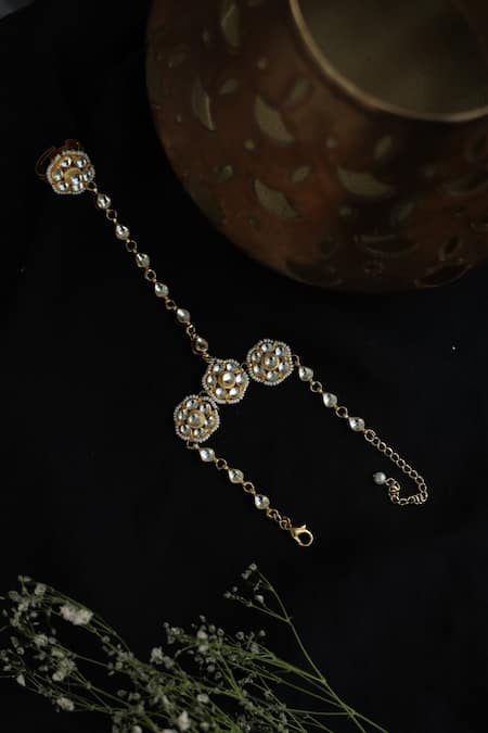 Paisley Pop Kundan Pearl Embellished Hathphool 
