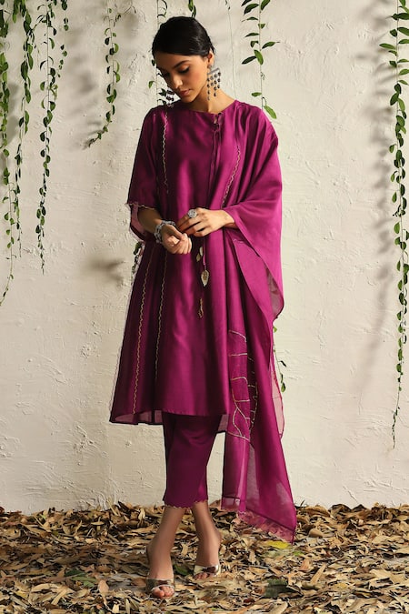 Charkhee Nakshi & Zari Embroidered Kurta Pant Set 