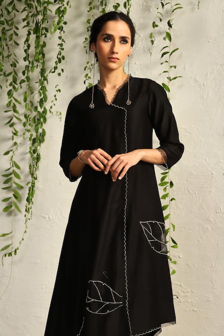 Buy Charkhee Black Chanderi, Cotton Satin, Organza Scallop And Leaf Pattern Kurta Pant Set Online at Aza Fashions Buy_Charkhee_Black Chanderi, Cotton Satin, Organza Scallop And Leaf Pattern Kurta Pant Set _Online_at_Aza_Fashions
