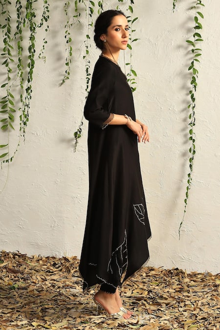 Buy Charkhee Black Chanderi, Cotton Satin, Organza Scallop And Leaf Pattern Kurta Pant Set Buy_Charkhee_Black Chanderi, Cotton Satin, Organza Scallop And Leaf Pattern Kurta Pant Set