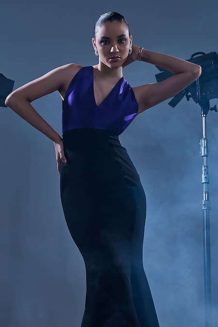 Manika Nanda Purple German Satin Solid V Neck Charis Dual Tone Trumpet Gown Online at Aza Fashions Manika Nanda_Purple German Satin Solid V Neck Charis Dual Tone Trumpet Gown _Online_at_Aza_Fashions