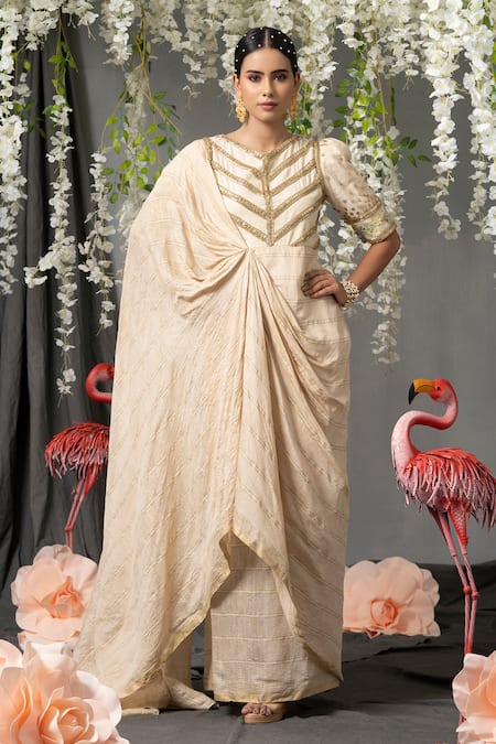 Sarees: Buy Latest Indian Sarees Collection Online | Utsav Fashion