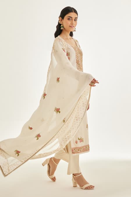 Shyam Narayan Prasad White Organza, Chiffon Embroidery, Zari Zardozi Work And Printed Kurta Pant Set at Aza Fashions Shyam Narayan Prasad_White Organza, Chiffon Embroidery, Zari Zardozi Work And Printed Kurta Pant Set _at_Aza_Fashions