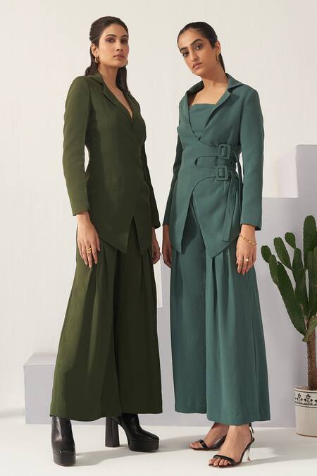 Buy Detales Green Amazon Crepe Plain Blazer Notched Lapel Collar Box Pleated Trouser Set at Aza Fashions Buy_Detales_Green Amazon Crepe Plain Blazer Notched Lapel Collar Box Pleated Trouser Set_at_Aza_Fashions