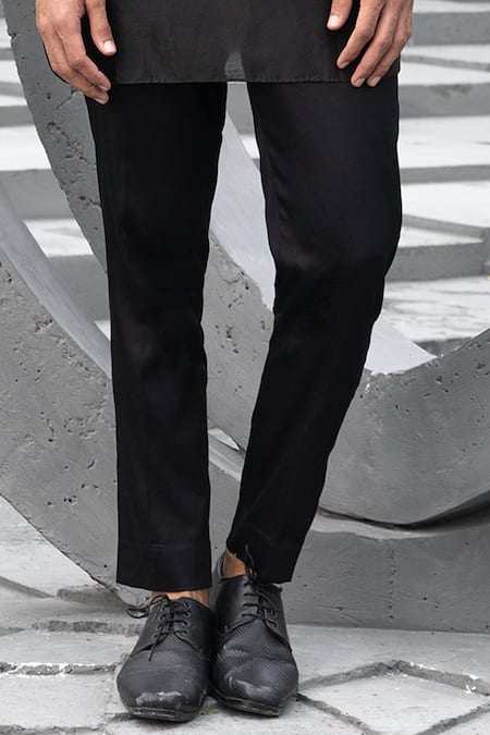 Chhavvi Aggarwal_Black Chanderi, Cotton Mirrors Placement Embroidered Pathani Kurta Set _Online_at_Aza_Fashions