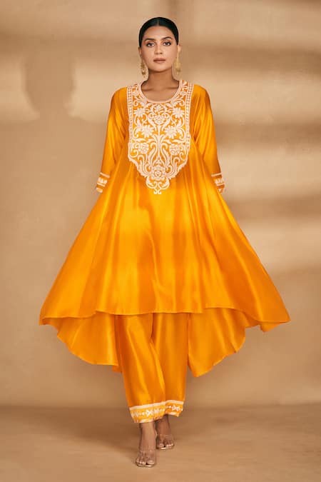 Gulabo by Abu Sandeep Chanderi Applique Asymmetric Kali Kurta 