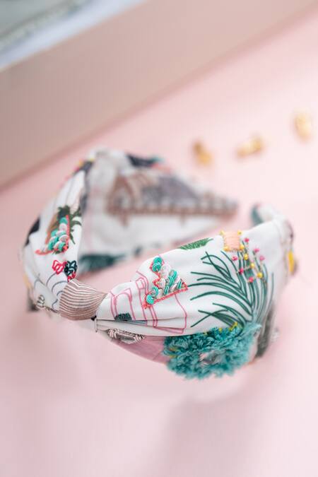 Buy_Payal Singhal Accessories_White Moroccan Prints Gift Hamper_Online_at_Aza_Fashions