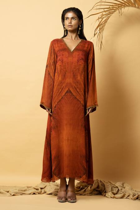 Label Shristi Chetani Orange Georgette Beads V-neck Abstract Pattern Kurta Online at Aza Fashions Label Shristi Chetani_Orange Georgette Beads V-neck Abstract Pattern Kurta _Online_at_Aza_Fashions