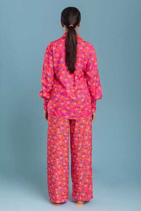 Shop Raasa Pink Crepe, Georgette Shawl Neck Joyful Daisy Printed Shirt And Pant Set at Aza Fashions Shop_Raasa_Pink Crepe, Georgette Shawl Neck Joyful Daisy Printed Shirt And Pant Set _at_Aza_Fashions
