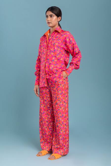 Raasa Pink Crepe, Georgette Shawl Neck Joyful Daisy Printed Shirt And Pant Set Online at Aza Fashions Raasa_Pink Crepe, Georgette Shawl Neck Joyful Daisy Printed Shirt And Pant Set _Online_at_Aza_Fashions