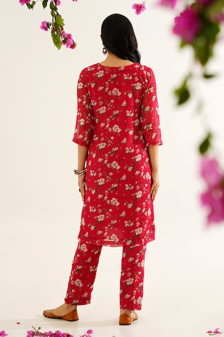 Shop Tuli Red Georgette V-neck Floral Printed Kurta And Pant Set at Aza Fashions Shop_Tuli_Red Georgette V-neck Floral Printed Kurta And Pant Set _at_Aza_Fashions