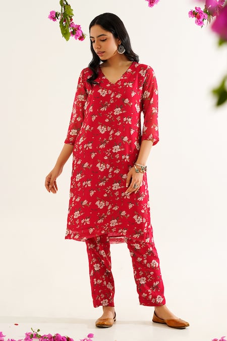 Tuli Red Georgette V-neck Floral Printed Kurta And Pant Set Online at Aza Fashions Tuli_Red Georgette V-neck Floral Printed Kurta And Pant Set _Online_at_Aza_Fashions