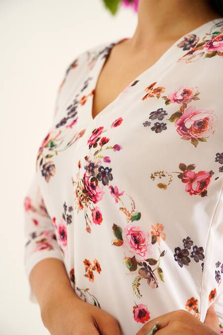 Tuli White Georgette V-neck Mora Maithili Printed Kurta And Pant Set at Aza Fashions Tuli_White Georgette V-neck Mora Maithili Printed Kurta And Pant Set _at_Aza_Fashions