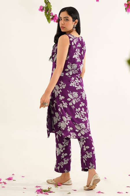 Shop_Tuli_Purple Silk Embroidery V-neck More Dulaari Digital Print Kurta And Pant Set _at_Aza_Fashions
