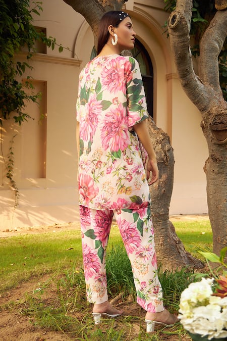 Tasuvure Floral Garden Pattern Kaftan With Pant 