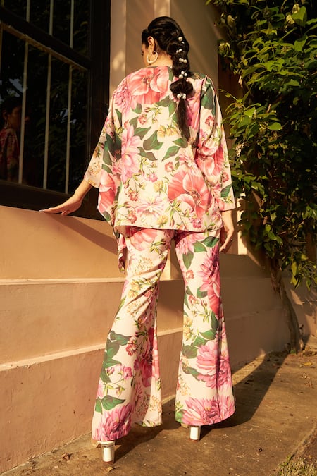 Tasuvure Floral Pattern Kaftan Shirt With Bell Bottom Pant 