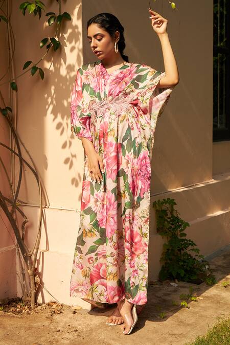 Buy_Tasuvure_Multi Color Georgette Cut Work V-neck Floral Bouquet Pattern Kaftan _Online_at_Aza_Fashions