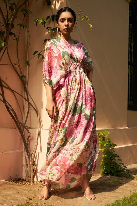 Tasuvure_Multi Color Georgette Cut Work V-neck Floral Bouquet Pattern Kaftan _at_Aza_Fashions