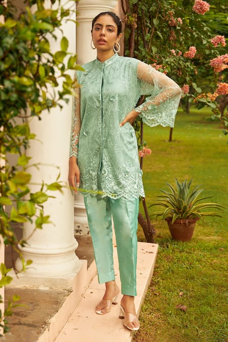 Tasuvure Indes Blossom Embroidered Tunic With Pant 