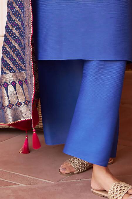 Buy Tasuvure Indes Blue Organza, Polyester Tassels Mandarin Myra Kurta Set With Bandhani Dupatta Online at Aza Fashions Buy_Tasuvure Indes_Blue Organza, Polyester Tassels Mandarin Myra Kurta Set With Bandhani Dupatta_Online_at_Aza_Fashions