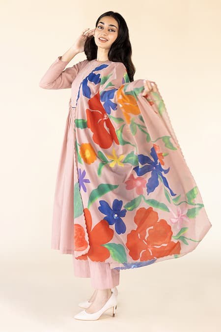 Buy Purvi Doshi Pink Embroidery Floral Hand Painted Dupatta Online at Aza Fashions Buy_Purvi Doshi_Pink Embroidery Floral Hand Painted Dupatta_Online_at_Aza_Fashions