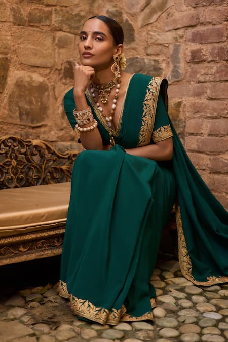 The Whole Nine Yards_Green Silk Embroidery V-neck Che Nar Border Saree With Blouse _at_Aza_Fashions