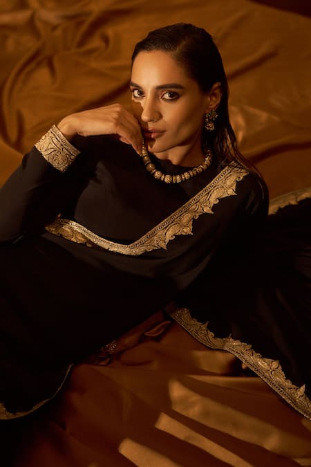 Shop_The Whole Nine Yards_Black Crepe, Silk Embroidery Siddra Paisley Chinar Border Saree With Blouse _Online_at_Aza_Fashions