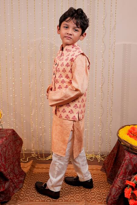 Tiny Colour_Peach Cotton Embroidery Garden Print Bundi And Kurta Set _Online_at_Aza_Fashions