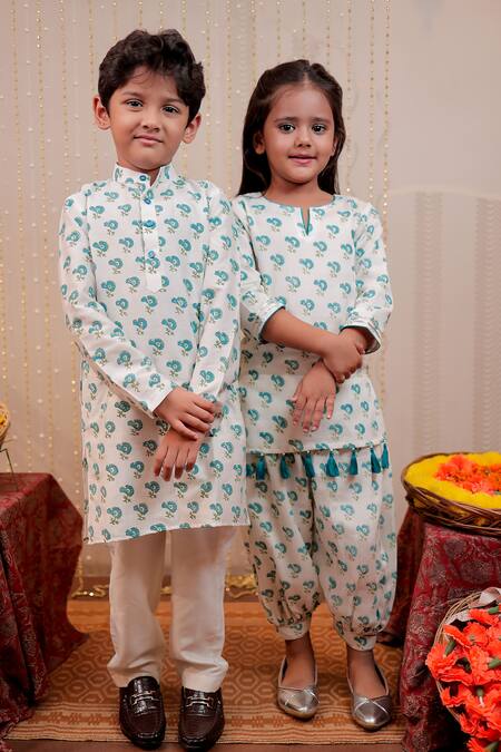 Buy Tiny Colour White Chiffon Tassels Bouquet Print Kurta And Pant Set Online at Aza Fashions Buy_Tiny Colour_White Chiffon Tassels Bouquet Print Kurta And Pant Set _Online_at_Aza_Fashions