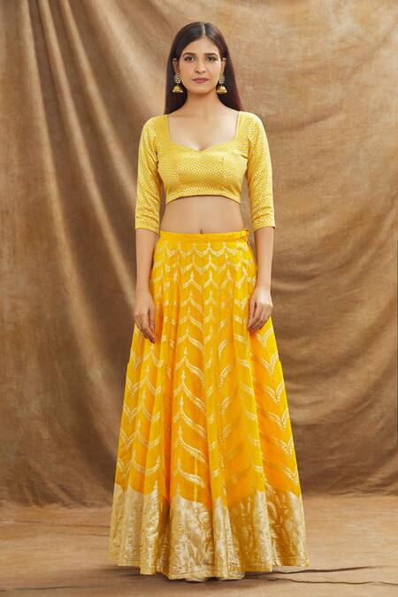 Buy_Resa By Ushnakmals_Yellow Woven Chevron Sweetheart Neck Pattern Lehenga Set_Online_at_Aza_Fashions