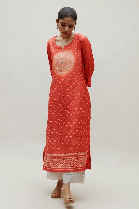 Naina Jain Orange Silk Gota Patti Round Neck Bandhani Pattern Straight Kurta Online at Aza Fashions Naina Jain_Orange Silk Gota Patti Round Neck Bandhani Pattern Straight Kurta _Online_at_Aza_Fashions