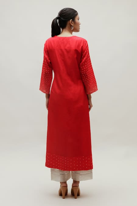 Shop Naina Jain Red Silk Gota Patti Round Neck Bandhani Work Kurta at Aza Fashions Shop_Naina Jain_Red Silk Gota Patti Round Neck Bandhani Work Kurta _at_Aza_Fashions