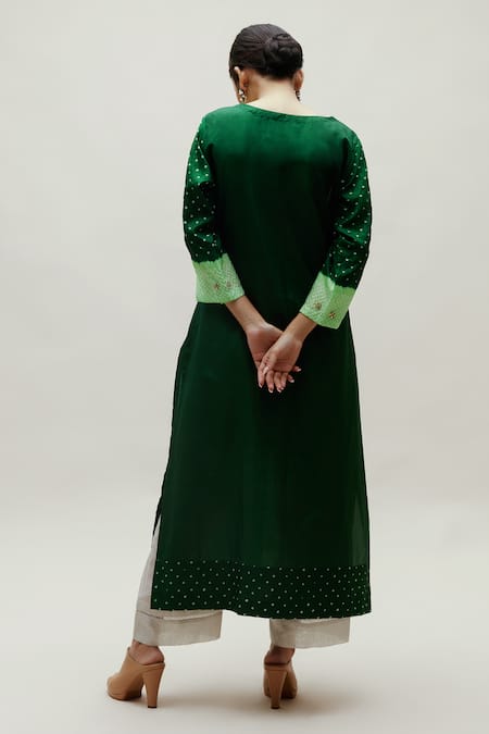 Shop Naina Jain Green Silk Gota Patti Round Neck Bandhani Work Straight Kurta at Aza Fashions Shop_Naina Jain_Green Silk Gota Patti Round Neck Bandhani Work Straight Kurta _at_Aza_Fashions
