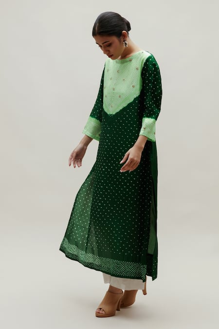 Naina Jain Green Silk Gota Patti Round Neck Bandhani Work Straight Kurta Online at Aza Fashions Naina Jain_Green Silk Gota Patti Round Neck Bandhani Work Straight Kurta _Online_at_Aza_Fashions