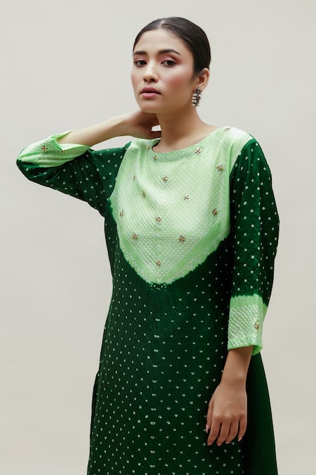 Shop Naina Jain Green Silk Gota Patti Round Neck Bandhani Work Straight Kurta Online at Aza Fashions Shop_Naina Jain_Green Silk Gota Patti Round Neck Bandhani Work Straight Kurta _Online_at_Aza_Fashions