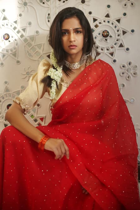 Naina Jain Red Organza, Silk Beads Bandhani Pattern Saree With Unstitched Blouse Piece Online at Aza Fashions Naina Jain_Red Organza, Silk Beads Bandhani Pattern Saree With Unstitched Blouse Piece _Online_at_Aza_Fashions