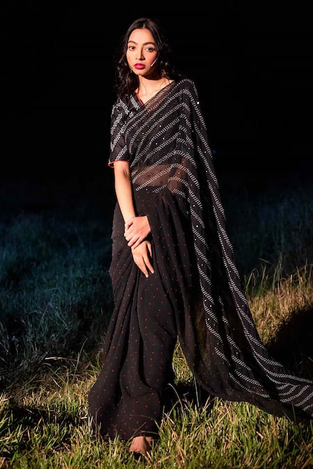 Naina Jain Striped Bandhani Pattern Saree With Unstitched Blouse Piece 