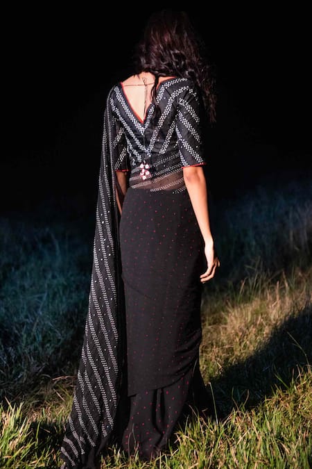 Shop Naina Jain Black Silk, Chiffon Mirrors, Embroidery Bandhani Pattern Saree With Blouse Piece at Aza Fashions Shop_Naina Jain_Black Silk, Chiffon Mirrors, Embroidery Bandhani Pattern Saree With Blouse Piece _at_Aza_Fashions