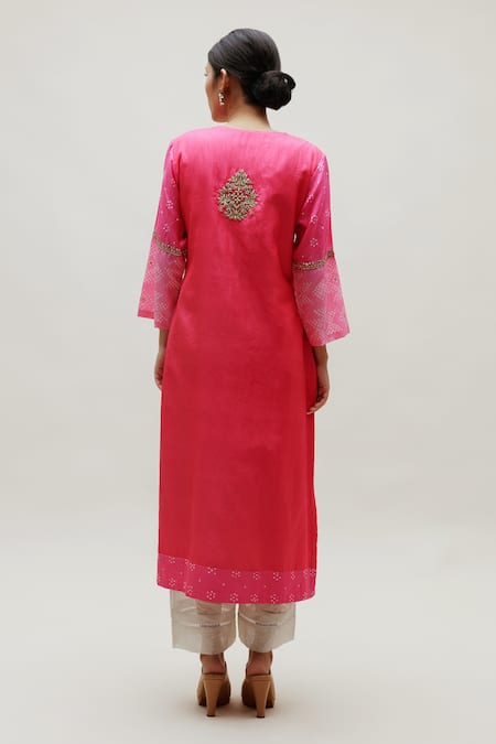 Shop Naina Jain Pink Silk Embroidery V-neck Bandhani Pattern Kurta at Aza Fashions Shop_Naina Jain_Pink Silk Embroidery V-neck Bandhani Pattern Kurta _at_Aza_Fashions